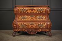 18th Century Dutch Marquetry Inlaid Walnut Bombe Shaped Chest (7 of 11) 18th Century Dutch Marquetry Inlaid Walnut Bombe Shaped Chest (7 of 11)