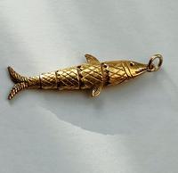 Vintage 18ct Gold Articulated Fish Amulet Pendant (4 of 10) Vintage 18ct Gold Articulated Fish Amulet Pendant (4 of 10)