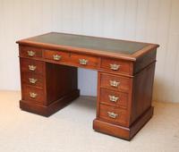 Late 19th Century Walnut Pedestal Desk c.1895 (7 of 10) Late 19th Century Walnut Pedestal Desk c.1895 (7 of 10)