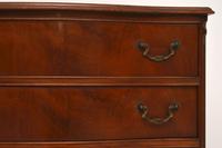 Antique Georgian Style Flame Mahogany Serpentine Chest of Drawers (4 of 9) Antique Georgian Style Flame Mahogany Serpentine Chest of Drawers (4 of 9)
