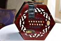 Lachenal Mahogany concertina in the original carrier case which is in very good condition (8 of 13) Lachenal Mahogany concertina in the original carrier case which is in very good condition (8 of 13)