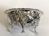 A Superb Bird Embossed Irish Silver Bowl (7 of 8) A Superb Bird Embossed Irish Silver Bowl (7 of 8)