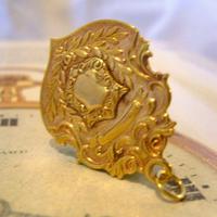 Antique Pocket Watch Chain Fob 1890s Victorian 18ct Gold Filled Large Shield Fob (3 of 6) Antique Pocket Watch Chain Fob 1890s Victorian 18ct Gold Filled Large Shield Fob (3 of 6)