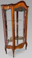 French 19th Century Kingwood Serpentine Vitrine Display Cabinet (2 of 5) French 19th Century Kingwood Serpentine Vitrine Display Cabinet (2 of 5)