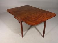 Shaped George III Period Mahogany Drop-leaf Table (4 of 7) Shaped George III Period Mahogany Drop-leaf Table (4 of 7)