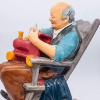Royal Doulton The Toy Maker HN 2250 (4 of 5) Royal Doulton The Toy Maker HN 2250 (4 of 5)
