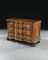 Rare Early 18th Century Franco-Flemish Oak Serpentine Fronted Commode (7 of 11) Rare Early 18th Century Franco-Flemish Oak Serpentine Fronted Commode (7 of 11)