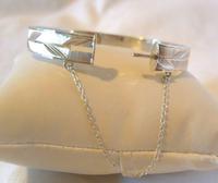 Vintage Sterling Silver Bangle 1975 Ornate Leaf Decoration 22.8 Grams 7" Length (5 of 10) Vintage Sterling Silver Bangle 1975 Ornate Leaf Decoration 22.8 Grams 7" Length (5 of 10)