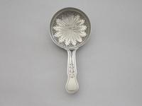 Victorian Silver 'Frying Pan' Caddy Spoon by Hilliard & Thomason, Birmingham, 1875 (3 of 10) Victorian Silver 'Frying Pan' Caddy Spoon by Hilliard & Thomason, Birmingham, 1875 (3 of 10)