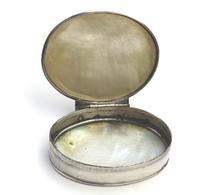 Fine European & Chinese Silver & Mop Carved Novelty Snuff Box 17th/18th Century (8 of 12) Fine European & Chinese Silver & Mop Carved Novelty Snuff Box 17th/18th Century (8 of 12)