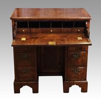 George III Walnut Kneehole Desk (2 of 12) George III Walnut Kneehole Desk (2 of 12)