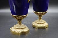 Good Pair of Late 19th Century Sèvres Type Porcelain Lidded Vases (8 of 8) Good Pair of Late 19th Century Sèvres Type Porcelain Lidded Vases (8 of 8)