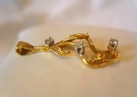 9ct Gold & Diamond Leaf Pendant 1980 Fully Hallmarked 2.8cm Length 1.1 Grams (5 of 9) 9ct Gold & Diamond Leaf Pendant 1980 Fully Hallmarked 2.8cm Length 1.1 Grams (5 of 9)