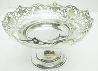Antique Solid Silver Centre Piece / Fruit Bowl by Walker & Hall 521 grams c.1923 (4 of 6) Antique Solid Silver Centre Piece / Fruit Bowl by Walker & Hall 521 grams c.1923 (4 of 6)