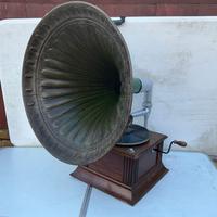 Gramophone with Horn Oak Cased Circa 1920’s (1 of 6)