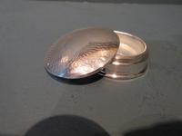 Immaculate George V Period Silver Domed Top Pill Box (5 of 6) Immaculate George V Period Silver Domed Top Pill Box (5 of 6)