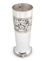 Pair of Antique Walker & Hall Silver Plated Flower Vases (3 of 4) Pair of Antique Walker & Hall Silver Plated Flower Vases (3 of 4)