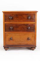 Small Victorian Mahogany Chest of Drawers / Commode (2 of 13) Small Victorian Mahogany Chest of Drawers / Commode (2 of 13)