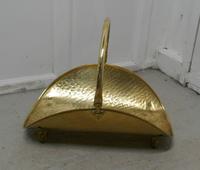 Art and Crafts Beaten Brass Log Carrier (4 of 4) Art and Crafts Beaten Brass Log Carrier (4 of 4)