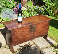 Small 17th Century Oak Coffer (2 of 6) Small 17th Century Oak Coffer (2 of 6)