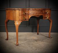 Queen Anne Style Shaped Walnut Dressing Table c.1920 (2 of 11) Queen Anne Style Shaped Walnut Dressing Table c.1920 (2 of 11)