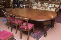 Fine Quality Extending Dining Table to Seat 8-10 People (3 of 3) Fine Quality Extending Dining Table to Seat 8-10 People (3 of 3)