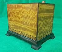 Art Deco Cigarette Case / Dispenser (2 of 4) Art Deco Cigarette Case / Dispenser (2 of 4)