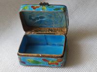 Antique Chinese Enamel Solid Silver Pill Box with Shrimp (8 of 12) Antique Chinese Enamel Solid Silver Pill Box with Shrimp (8 of 12)