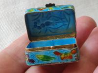 Antique Chinese Enamel Solid Silver Pill Box with Shrimp (12 of 12) Antique Chinese Enamel Solid Silver Pill Box with Shrimp (12 of 12)