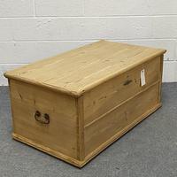 Old Pine Blanket Chest c.1880 (4 of 7) Old Pine Blanket Chest c.1880 (4 of 7)
