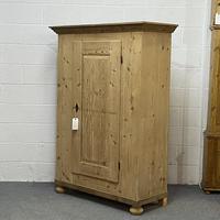Very Old Pine Armoire / Childs Wardrobe (4 of 8) Very Old Pine Armoire / Childs Wardrobe (4 of 8)