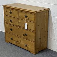English Victorian Pine Chest of Drawers (3 of 6) English Victorian Pine Chest of Drawers (3 of 6)