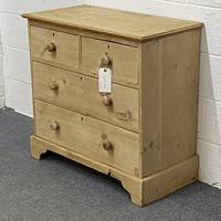 Small Old English Pine Chest of Drawers (2 of 5) Small Old English Pine Chest of Drawers (2 of 5)