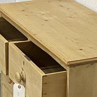 Small Old English Pine Chest of Drawers (5 of 5) Small Old English Pine Chest of Drawers (5 of 5)