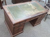 Edwardian Oak Desk (2 of 5) Edwardian Oak Desk (2 of 5)