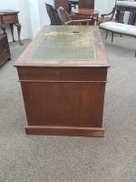 Edwardian Oak Desk (3 of 5) Edwardian Oak Desk (3 of 5)