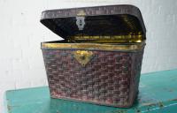 Rare Bon Voyage Tin from Dean’s of New York c.1911 (5 of 10) Rare Bon Voyage Tin from Dean’s of New York c.1911 (5 of 10)