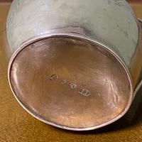 George III Silver Cream Jug – Thomas Lamborn, Sheffield (4 of 6) George III Silver Cream Jug – Thomas Lamborn, Sheffield (4 of 6)