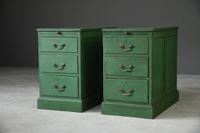 Pair of Green Pedestal Side Tables (2 of 12) Pair of Green Pedestal Side Tables (2 of 12)