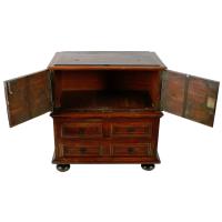 Charles II Cedar Wood Chest (4 of 8) Charles II Cedar Wood Chest (4 of 8)