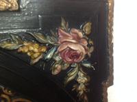 Very Fine Late 19th Century French Oval Wall Mirror Set in Obling Gesso Black Lacquered Frame with Roses to Each Corner (7 of 9) Very Fine Late 19th Century French Oval Wall Mirror Set in Obling Gesso Black Lacquered Frame with Roses to Each Corner (7 of 9)