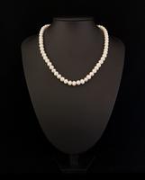 Vintage Cultured Pearl Necklace (2 of 8) Vintage Cultured Pearl Necklace (2 of 8)