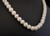 Vintage Cultured Pearl Necklace (4 of 8) Vintage Cultured Pearl Necklace (4 of 8)