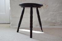 Small Oak Occasional Table with Carved Circular Top (5 of 10) Small Oak Occasional Table with Carved Circular Top (5 of 10)