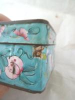 Late 19th Century Chinese Canton Enamel Box (6 of 6) Late 19th Century Chinese Canton Enamel Box (6 of 6)