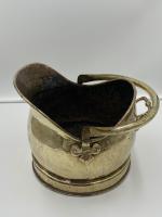 Antique Brass Coal Scuttle (3 of 6) Antique Brass Coal Scuttle (3 of 6)