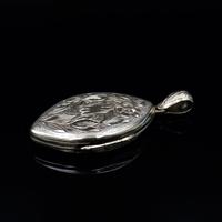 Antique Victorian Gold Cased Navette Engraved Ivy Leaves Photo Locket Pendant (3 of 7) Antique Victorian Gold Cased Navette Engraved Ivy Leaves Photo Locket Pendant (3 of 7)