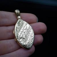 Antique Victorian Gold Cased Navette Engraved Ivy Leaves Photo Locket Pendant (7 of 7) Antique Victorian Gold Cased Navette Engraved Ivy Leaves Photo Locket Pendant (7 of 7)