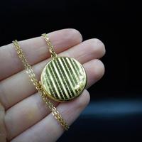 Antique Round Pin Stripe 9ct 9K Yellow Gold Circle Photo Locket & Chain Necklace (10 of 10) Antique Round Pin Stripe 9ct 9K Yellow Gold Circle Photo Locket & Chain Necklace (10 of 10)