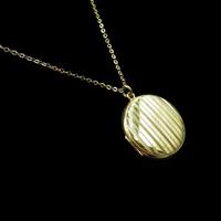Antique Round Pin Stripe 9ct 9K Yellow Gold Circle Photo Locket & Chain Necklace (3 of 10) Antique Round Pin Stripe 9ct 9K Yellow Gold Circle Photo Locket & Chain Necklace (3 of 10)